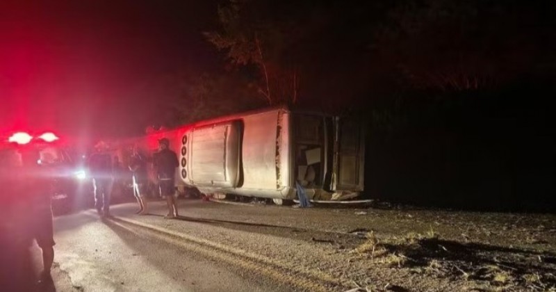 Acidente com ônibus deixa ao menos 15 mortos e 15 feridos em Pernambuco