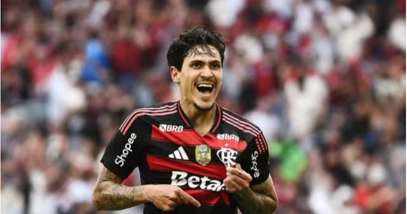 Flamengo vence o Palmeiras em jogão de cinco gols no Maracanã e volta ao topo