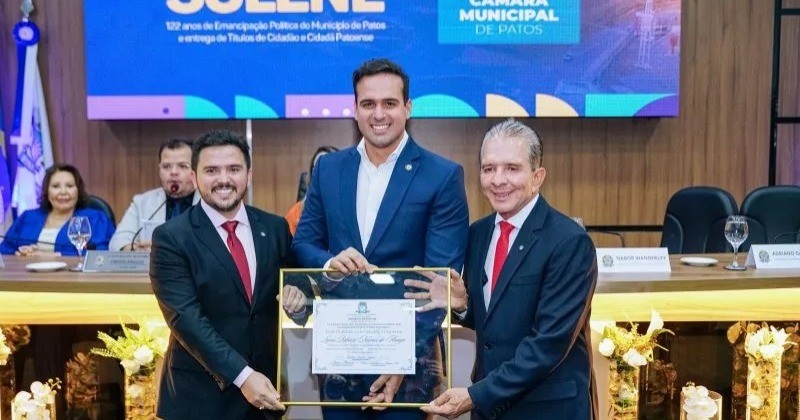 Lucas Ribeiro recebe Título de Cidadão Patoense numa propositura de Maikon Minervino