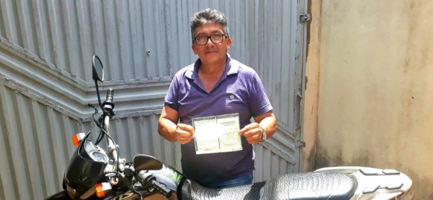 Resultado de imagem para Homem é multado por pilotar moto sem cinto de segurança no Piauí
