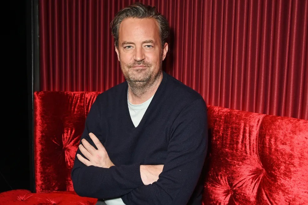 Último post de Matthew Perry nas redes sociais foi foto dentro de piscina