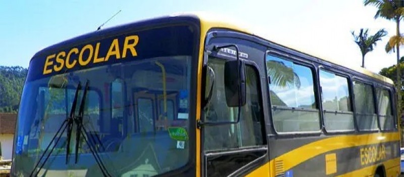 Idoso fica ferido ap�s colis�o entre moto e �nibus escolar na BR-230, em Malta