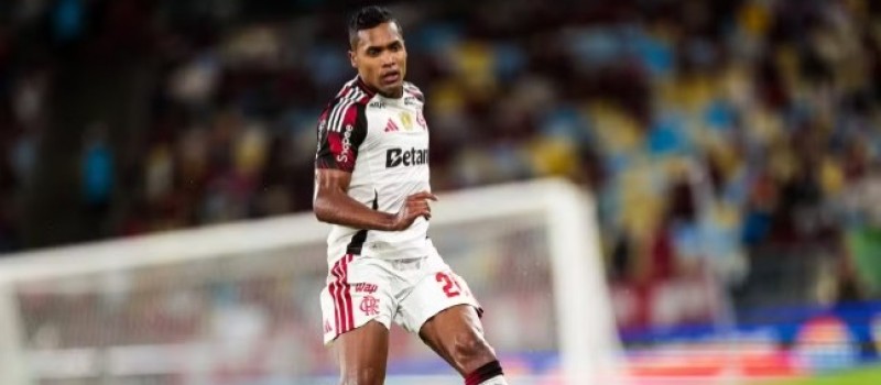 Les�o � considerada leve, e Fla pode ter Alex Sandro na estreia na Libertadores