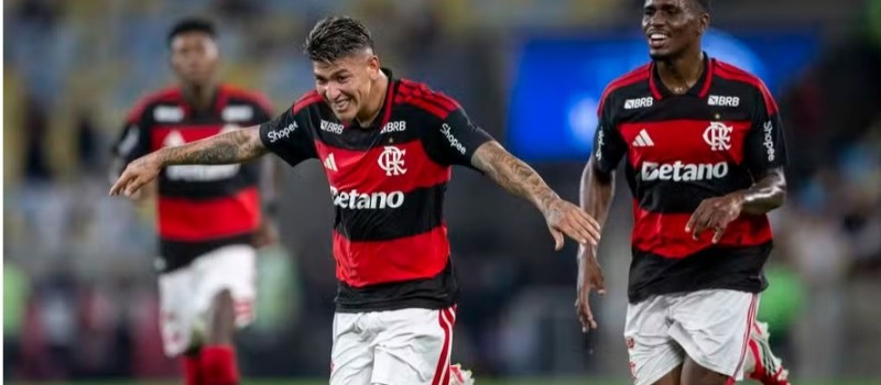 STJD mant�m pena de Carrascal ap�s recurso, e Flamengo fica sem meias contra o Vasco