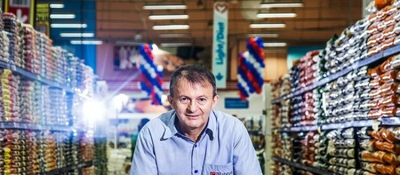 Ele foi garimpeiro e hoje fatura R$ 43 bilh�es com o terceiro maior supermercado do Brasil

