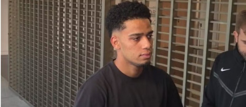 Brenner chega ao Rio para fechar com Vasco e brinca com liga��o de Diniz