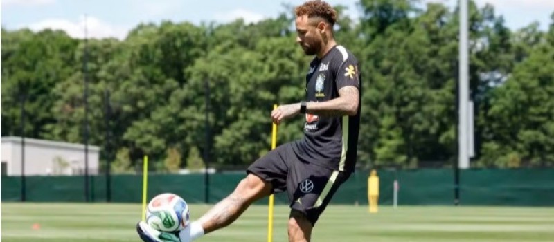Neymar faz treino em campo com a Sele��o pela primeira vez nos EUA