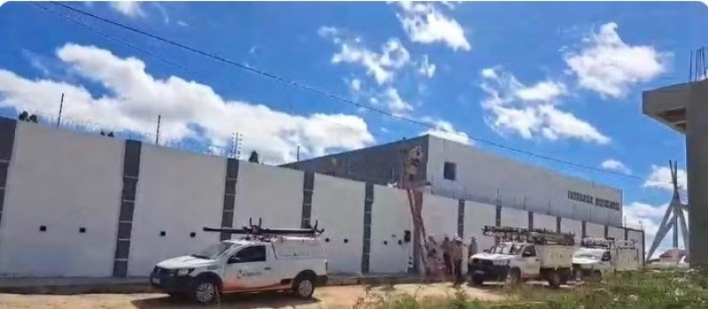 Cinco pessoas s�o presas suspeitas de furtar energia com liga��es irregulares, no Sert�o 