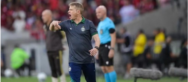 Vasco encaminha acerto e fica perto de tirar t�cnico Fernando Seabra do Coritiba