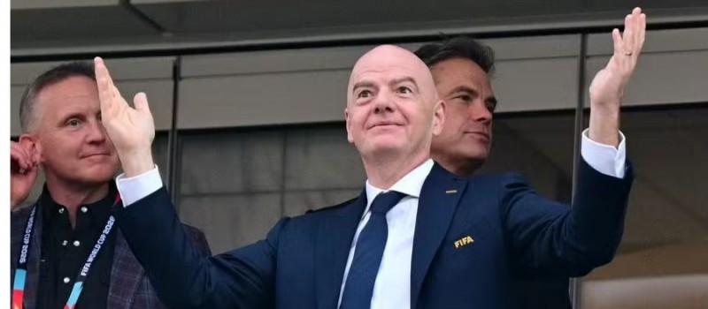 Infantino vai pedir a Trump ajuda para permanecer � frente da FIFA, revela jornal