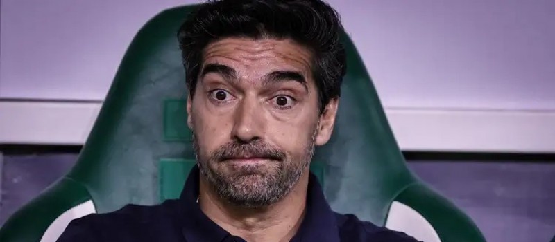 Abel Ferreira � punido pelo STJD com 2 jogos de suspens�o por chutar microfone