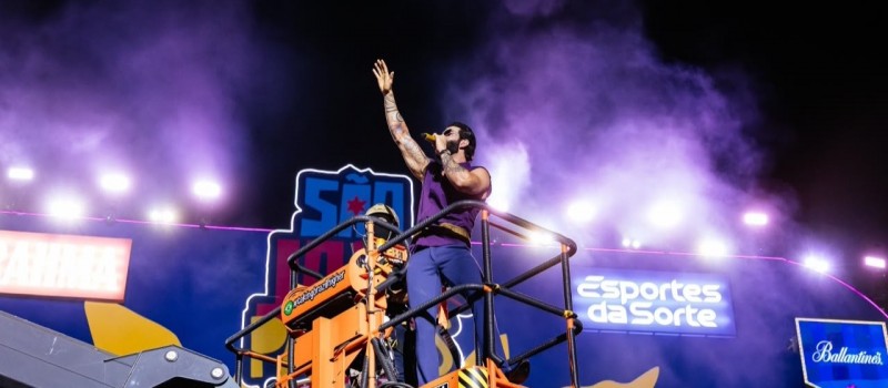 Cantor Gusttavo Lima � condenado pela Justi�a por expulsar mulher de show