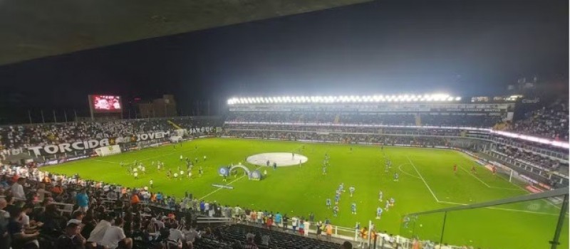 Flamengo defende a lideran�a hoje ao pegar o Santos em ascens�o na Vila Belmiro