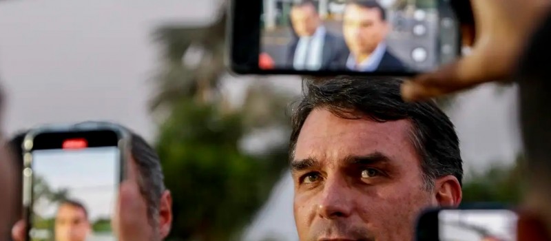 Duda Salabert pede apreens�o do passaporte de Fl�vio Bolsonaro para impedir fuga