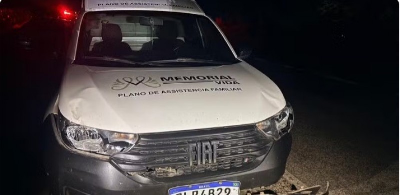 Homem morre ap�s ter motocicleta atingida por carros de funer�ria, no Sert�o