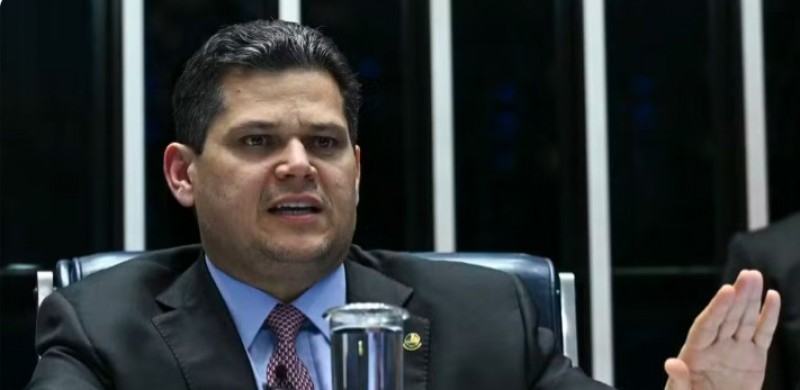Alcolumbre promulga PL da Dosimetria que reduz penas de Bolsonaro e outros golspitas