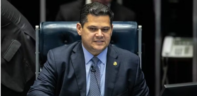 CPI do Master: Alcolumbre se nega a ler requerimento para instalar comiss�o