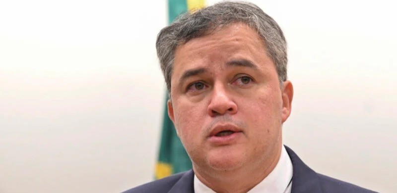 Senador Efraim Filho assina PEC que pode abrir caminho para escala 7�0