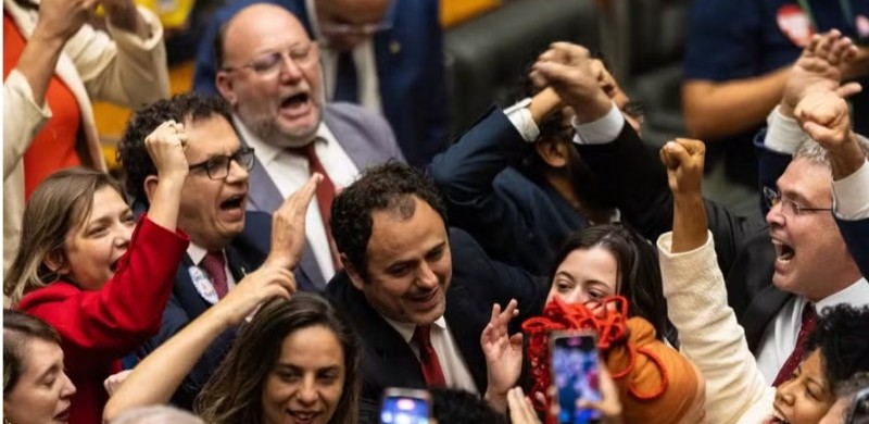 Deputado federal Glauber Braga evita cassao, mas pega 6 meses de suspenso