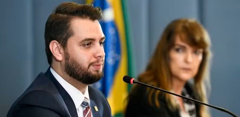 PF prende Filipe Martins, ex-assessor de Bolsonaro condenado na trama golpista
