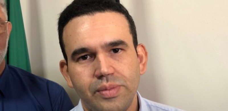 Jhony Bezerra anuncia sa�da da base de Jo�o e ades�o � pr�-candidatura de C�cero 