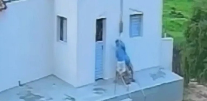 Filho agride pai de 91 anos e � flagrado por c�meras de seguran�a no Sert�o da Para�ba