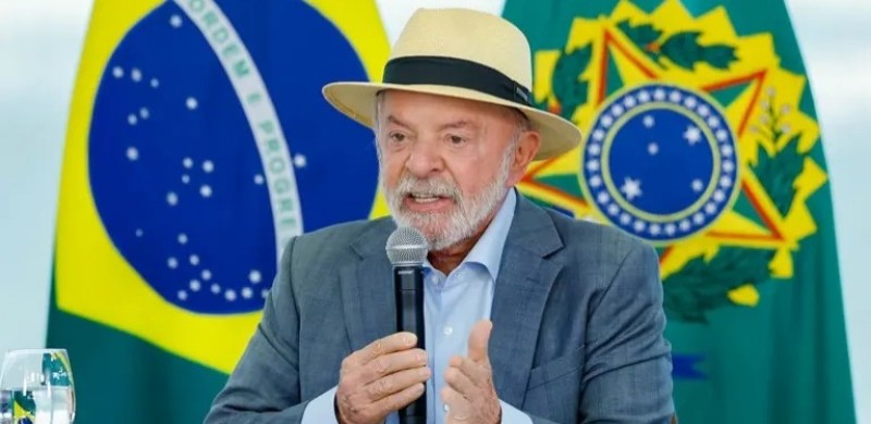 Lula n�o ir� a debates no 1� turno, mas receber� todas as emissoras de TV em seu gabinete