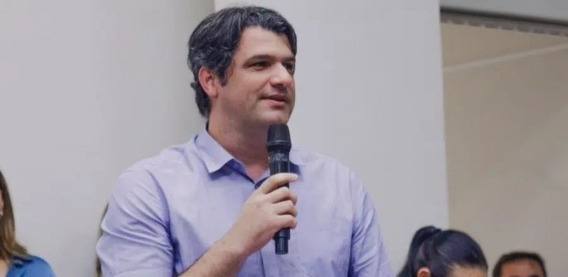 A�cio Neves oficializa entrada do prefeito de Jo�o Pessoa, Leo Bezerra, no PSDB