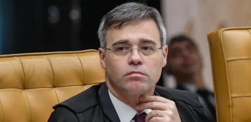 Mendon�a continua protegendo Fl�vio e n�o retira sigilo das investiga��es sobre Dark Horse