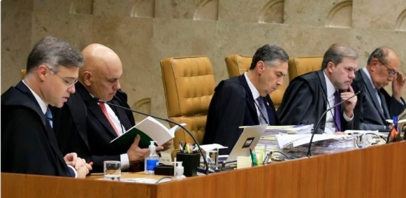 Alexandre de Moraes e Mendon�a batem boca em sess�o do STF: 'Quem tem medo da PF?'
