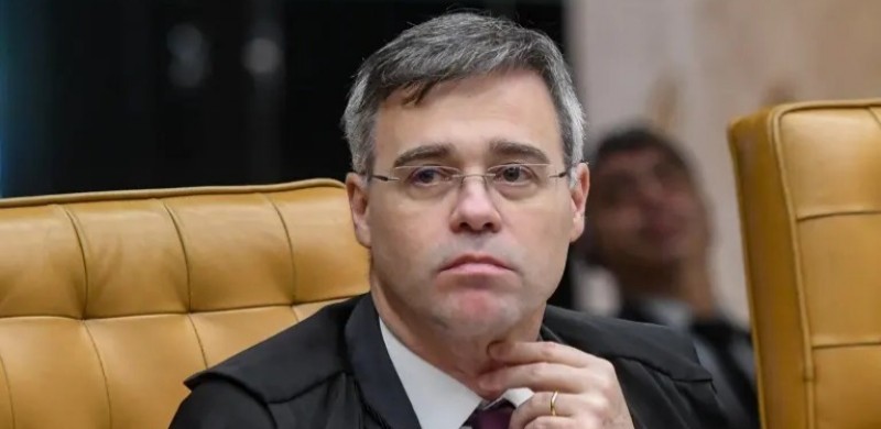Andr� Mendon�a rejeita a��o do PL de Fl�vio Bolsonaro contra reajuste do Bolsa Fam�lia