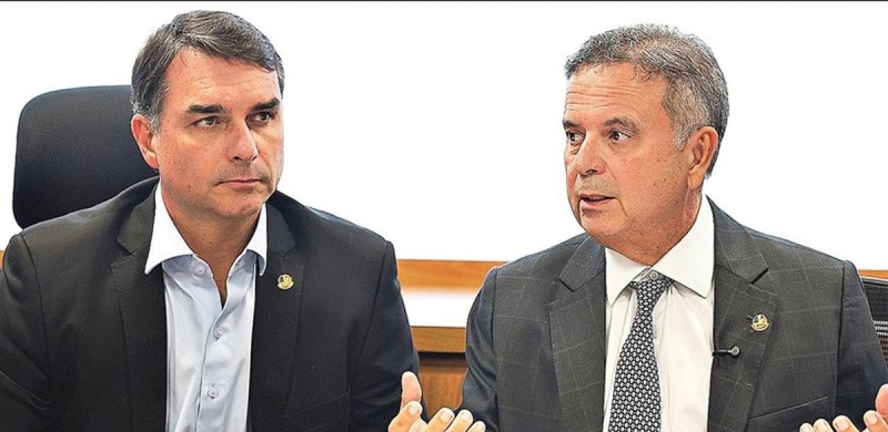 Proposta de Fl�vio Bolsonaro tira direito de folga, 13� sal�rio, f�rias e demais conquistas