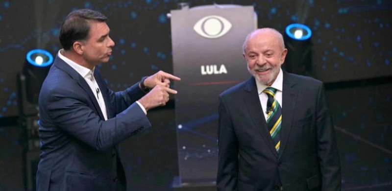 Campanha de Lula pede cassa��o de Fl�vio Bolsonaro por abuso de poder econ�mico