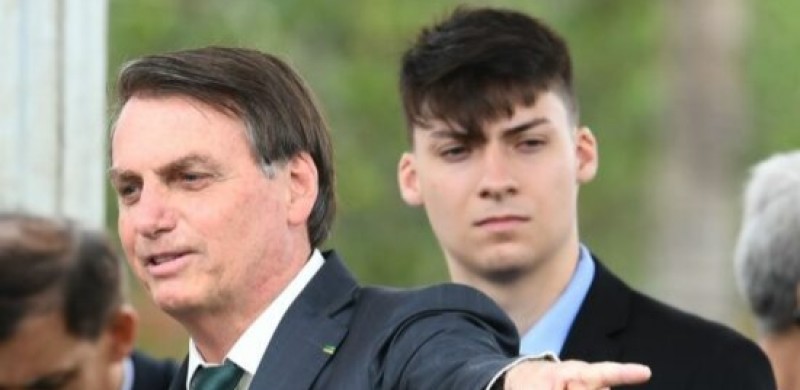 Jair Renan, filho mais novo de Bolsonaro, vira r�u por acusa��o de lavagem de dinheiro
