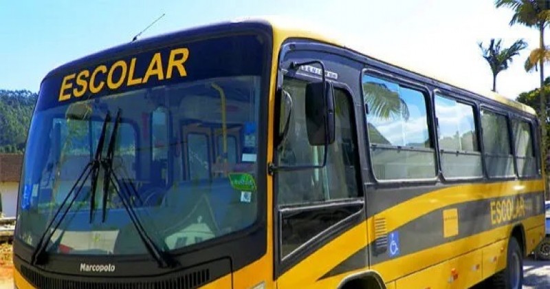 Idoso fica ferido ap�s colis�o entre moto e �nibus escolar na BR-230, em Malta