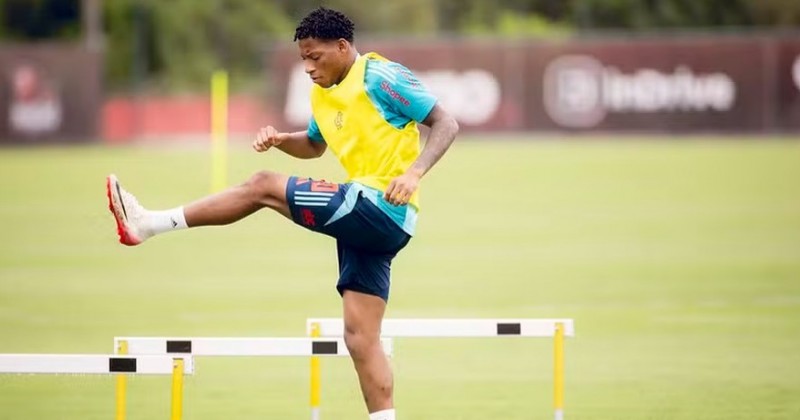 Plata coleciona indisciplinas no Flamengo que incluem atrasos e at� mulher na concentra��o