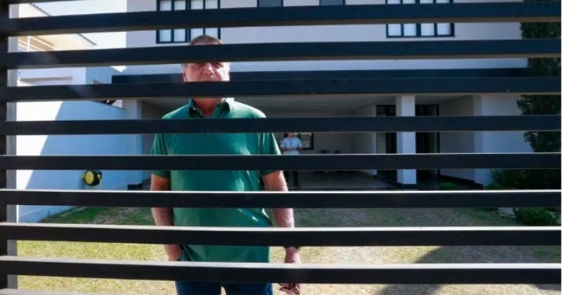 Presidi�rio Bolsonaro recebe alta e chega para cumprir pris�o domiciliar tempor�ria