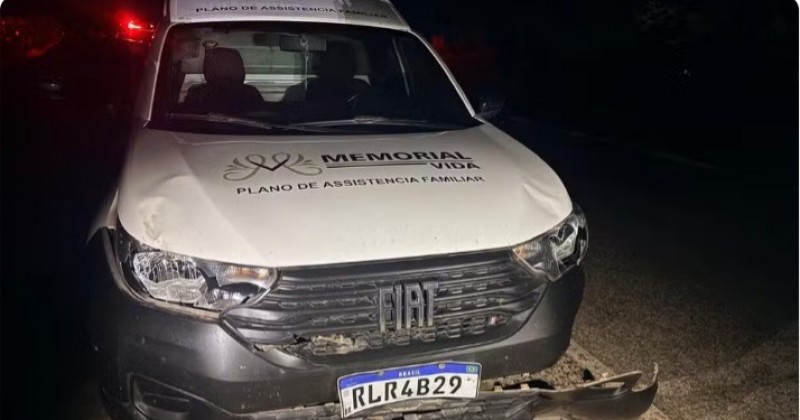 Homem morre ap�s ter motocicleta atingida por carros de funer�ria, no Sert�o