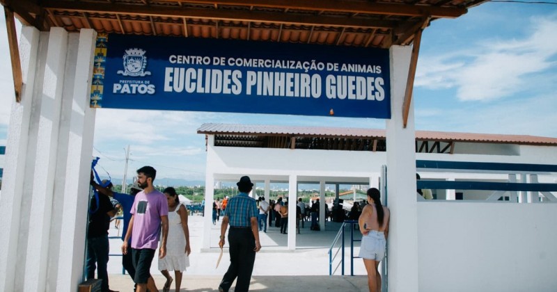 Prefeito de Patos inaugura Centro de Comercializa��o de Animais em momento hist�rico para agropecuaristas