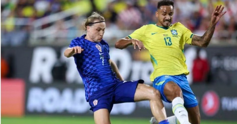 Convocados do Fla se reapresentam em Atibaia; Plata se destaca em jogo