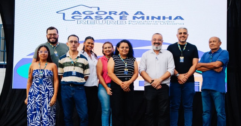 Moradores do Conjunto dos Sapateiros recebem a Certid�o de Regulariza��o Fundi�ria da Prefeitura de Patos