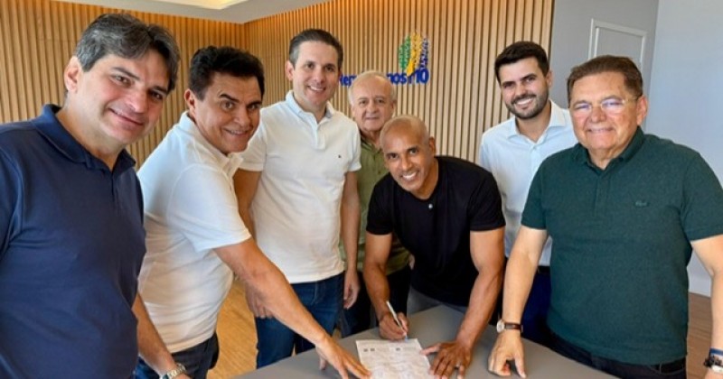 Ex-comandante da PM aceita convite de Hugo Motta e se filia ao Republicanos