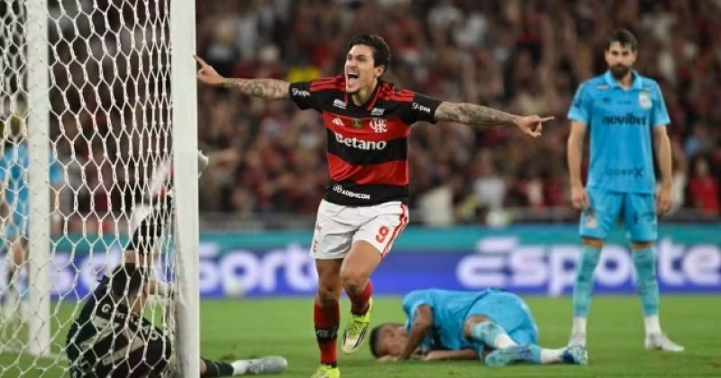 Centroavante Pedro se iguala a Gabigol e vira o artilheiro do Flamengo no s�culo