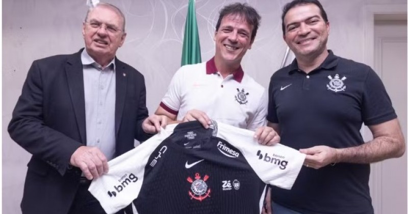 Fernando Diniz � anunciado pelo Corinthians: 'Meu cora��o j� pulsa no mesmo ritmo da Fiel'