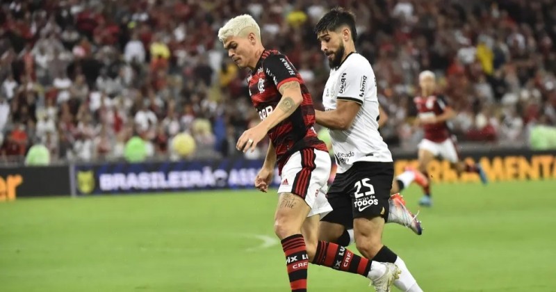 Incerteza na lateral esquerda faz Flamengo monitorar mercado por refor�o