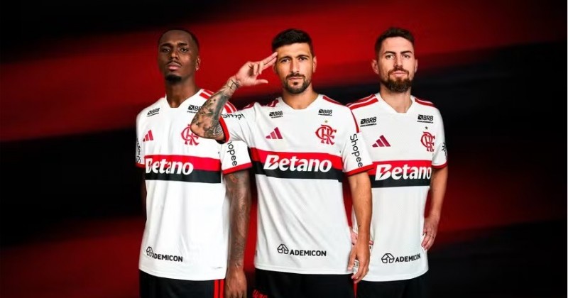 Flamengo lan�a nova camisa branca para a temporada 2026; venda � aberta