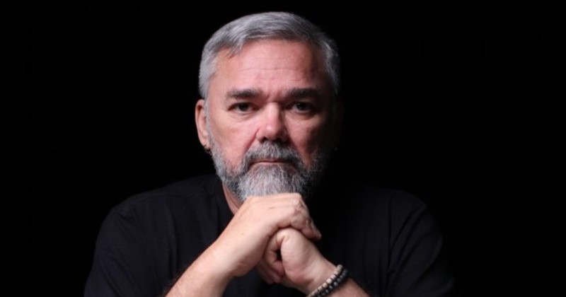 Escritor patoense lan�a pr�-venda de livro de poemas minimalistas 'S�S'