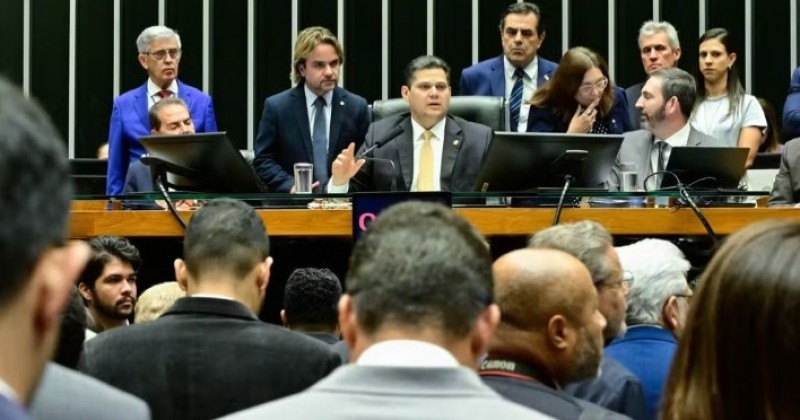 Congresso derruba veto de Lula e aprova redu��o de pena de Bolsonaro