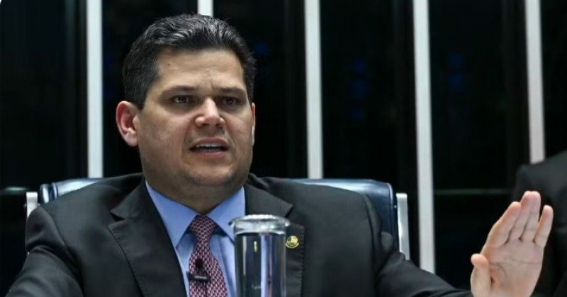 Alcolumbre promulga PL da Dosimetria que reduz penas de Bolsonaro e outros golspitas