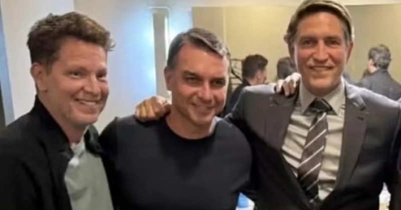 M�rio Frias contradiz Fl�vio e nega verba de Vorcaro no filme sobre Bolsonaro